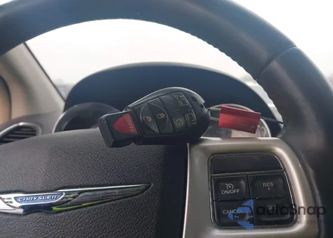 2015 Chrysler Town & Country Touring z USA, uszkodzony, nr VIN 2C4RC1BG3FR661356